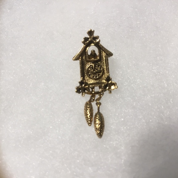 Avon Vintage 1981 Cuckoo Clock Gold Tone Lapel Pin/Tie Tack - Picture 9 of 9
